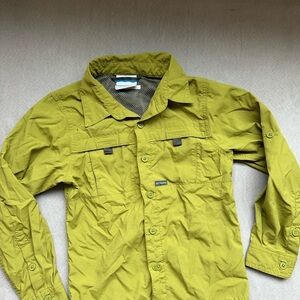 Columbia kids outdoor shirt. Size 6/7. Moss green.